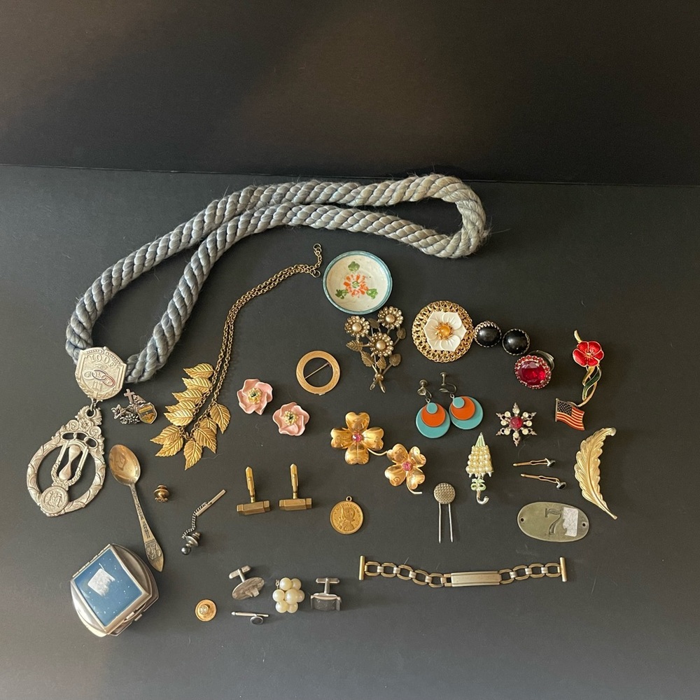 Vintage Lot of Jewelry & Knick Knacks